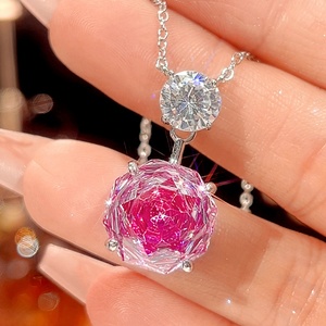 Juego de Joyería Minimalista Ecológico de Cobre Chapado en Oro con Diseño de Flor de Circonita Roja Tallada en Rosa, Pendientes y Anillo para Fiesta de Compromiso - Product Image 4