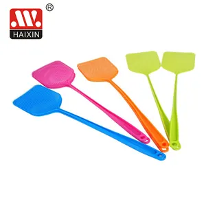 Colorato di Plastica Manuale di Controllo Dei Parassiti Fly Swatter Insetti Bugs Ragni Le Zanzare Fly Killer con Manico Lungo