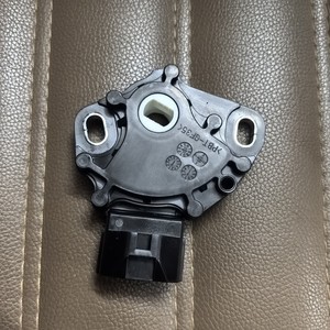 Interruptor de Cambio de Marchas Nissan 31918-3MX0A para Reemplazo del Módulo de Control de Transmisión del Automóvil - Product Image 1