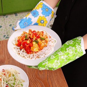 Wholesale thickened, high-temperature resistant, heat-proof, and heat-insulating <b>gloves</b> for microwave <b>ovens</b>, <b>ovens</b>, and kitchen - Product Image 1
