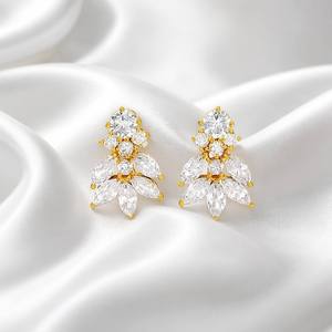 Orecchini a Perno con Zirconi Taglio Marquise e Design Floreale, Gioielli Eleganti in Rame per Donna, Accessori Moda per Feste - Product Image 4