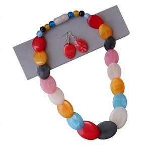 Nouveau collier multicolore en résine perlée, bijou tendance décontracté, cadeau pour femmes et hommes, accessoire de mode unisexe - Product Image 1