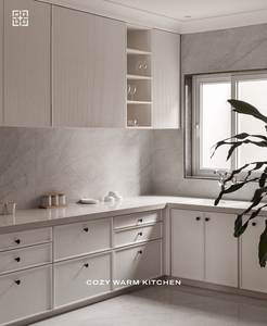 Armoires de cuisine blanches minimalistes modernes, armoire en forme de L sur mesure avec poignées dorées pour la rénovation de la maison - Product Image 3