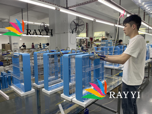 Présentoir en acrylique pour pochettes de nicotine et snus, fabrication sur mesure par l'usine RAY YI, avec pochettes incluses - Product Image 5