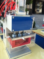 Machine automatique de gaufrage à haute fréquence de pédale de pied de double tête de 18KVA pour la bouffée d'éponge
