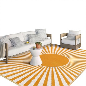 Alfombra Moderna para Exteriores con Diseño Geométrico de Rayos de Sol en Amarillo y Blanco, 100% Polipropileno, Reversible, Tejido Plano, para Patio y Hogar - Product Image 1