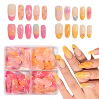 120 faux ongles à presser, boîte à 4 compartiments, forme amande moyenne, rose doux et jaune, motifs cerise, cœur et floral, pré-dessinés
