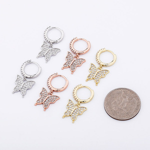 Sıcak satış kore tarzı kelebek küpe dışarı buzlu tam elmas CZ taş gül altın rengi mini hoop küpe kadınlar için - Product Image 6