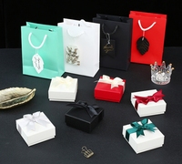 Boîte cadeau créative texturée en gros avec nœud papillon, base carrée et couvercle en papier couché pour collier, bague, boucles d'oreilles, cadeau de Noël