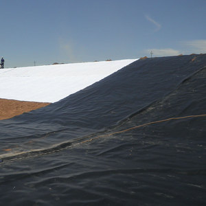 Công nghiệp 1mm chống UV LDPE polyethylene EPDM màng nhựa cá trang trại Đen không thấm nước <span class=keywords><strong>HDPE</strong></span> geomembrane cho ao cá - Product Image 2