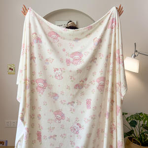 Ventes en gros de couvertures moelleuses pour filles imprimées par sublimation d'anime, couvertures en flanelle épaisse pour la maison, le bureau et les voyages - Product Image 2