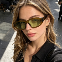 Nouvelles Lunettes de Soleil Unisexe Tendance pour Adultes, Protection UV400, Monture Complète, Idéales pour l'Extérieur, les Vacances, Forme Concave, Design Large, Protection Solaire Croisée