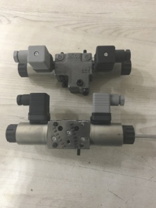 Vannes de commande hydrauliques en fer A4VG71 EZ 2040533 pour pompes de machines de construction A4VG universelles (pièces de rechange) - Product Image 3