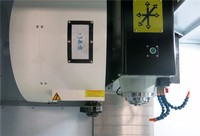 Centre d'usinage CNC vertical de fabrication ultra-précise TC-V8 Centre d'usinage CNC 5 axes pour le travail des métaux