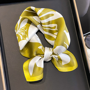 Benutzer definierte New Korean Style Luxus Designer Pferde muster Seide Kleiner quadratischer Schal Frauen 21 "Bedrucktes Seiden bandana für Frauen - Product Image 4