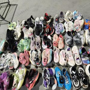 Proveedores de tiendas de segunda mano al por mayor, fardos a granel de zapatillas de baloncesto usadas de primera calidad, <span class=keywords><strong>calzado</strong></span> <span class=keywords><strong>deportivo</strong></span> de segunda mano - Product Image 1