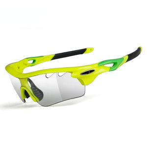 แว่นตาขี่จักรยานโพลาไรซ์สำหรับผู้ชายและผู้หญิงแว่นตาขี่จักรยานโพลาไรซ์โฟโตโครมิก TAC แบบปรับโลโก้ได้ตามต้องการ - Product Image 1