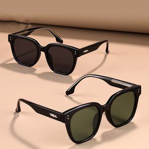 Lunettes de soleil polarisées carrées vertes tendance 2025 avec logo personnalisé pour hommes et femmes, avec rivets, en acétate, pour la conduite - Product Image 1