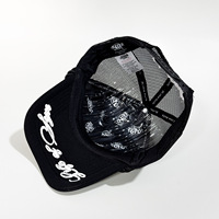 Gorra Trucker de 5 Paneles de Espuma y Malla, con Letras de Grafiti Moradas y Estampado 3D en Relieve, Transpirable/Impermeable, con Cierre de Doble Hebilla, Estilo Béisbol