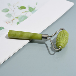 Rodillo Facial de Jade, Masajeador Facial y Corporal, Productos Naturales HZ para la Belleza Facial - Product Image 3