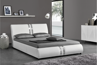 Cama Moderna King Size con Plataforma Tapizada en Cuero Sintético PU, Decorada con Tiras Cromadas de Alto Brillo