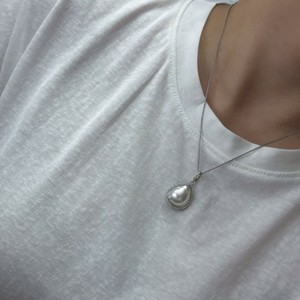 Colgante de Perla Mabe Cultivada Blanca con Bisel en Forma de Gota de Agua, Chapado en Oro de 18K, Joyería Clásica para Mujer, Diseño Juvenil y Alegre - Product Image 1