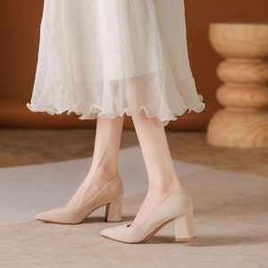 Escarpins à bout pointu et talon carré en daim 6555A – Chaussures de bureau respirantes à talon haut de couleur unie pour femmes - Product Image 1