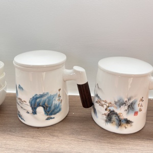 Großhandel niedlichen kreativen handgemachten benutzer definierten Design Porzellan tassen mit Infuser und Deckel Tee becher - Product Image 2