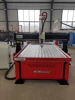 Router CNC 1325 de fácil instalación, ideal para la venta en talleres de carpintería.