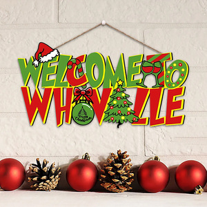 En stock : Étiquettes décoratives de Noël sur le thème du Grinch, avec éléments de monstre vert, suspendues à la porte en bois, décoration intérieure. - Product Image 1