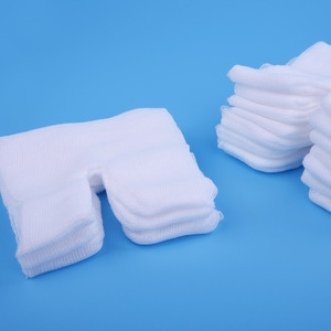 Compressa de Gasa Esterilizada Médica en Forma de V para Cuidado de Traqueostomía, Uso Único 89256 - Product Image 1