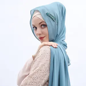 SUNGNAN OEM/ODM Tudung Bufanda Cache col Pano Hijab Mode Muslim Dubai Kunden spezifischer Chiffon-Damen schal im Frühlings artikel stil