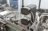 Machine de remplissage et de bouchage automatique rotative à double tête pour flacons de cosmétiques, lentilles de contact, et parfums, avec alimentation par vis et scellage, conforme GMP