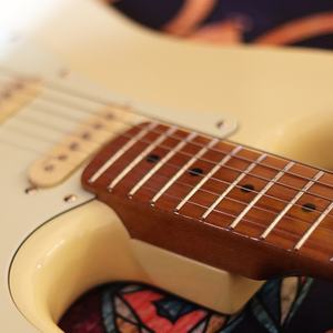 Guitare électrique professionnelle intermédiaire ST, 22 frettes arrondies, taille standard, vente en gros B2B et personnalisation - Product Image 4