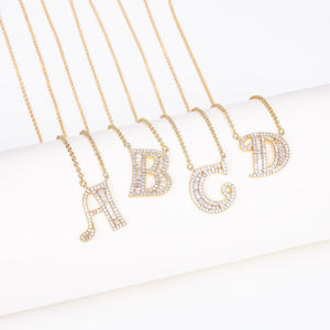 سم بالجملة تخصيص 18 قيراط مطلية بالذهب طوق فاخر من الزركون قلادة بحروف سلاسل الهيب هوب قلادة أولية للنساء - Product Image 1