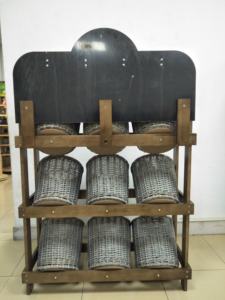 Exhibidores de Madera de 3 Niveles Personalizados para Exhibición de Juguetes, Muñecas, Tiendas de Muñecas y Tiendas de Abarrotes - Product Image 4