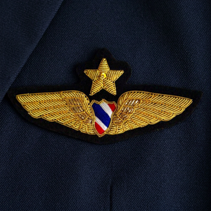 BADGE ROYAL brodé à la main conception 3D Logo personnalisé sacs de badge nominatif à coudre taille personnalisée tissu feutre fer métal émail techniques - Product Image 2