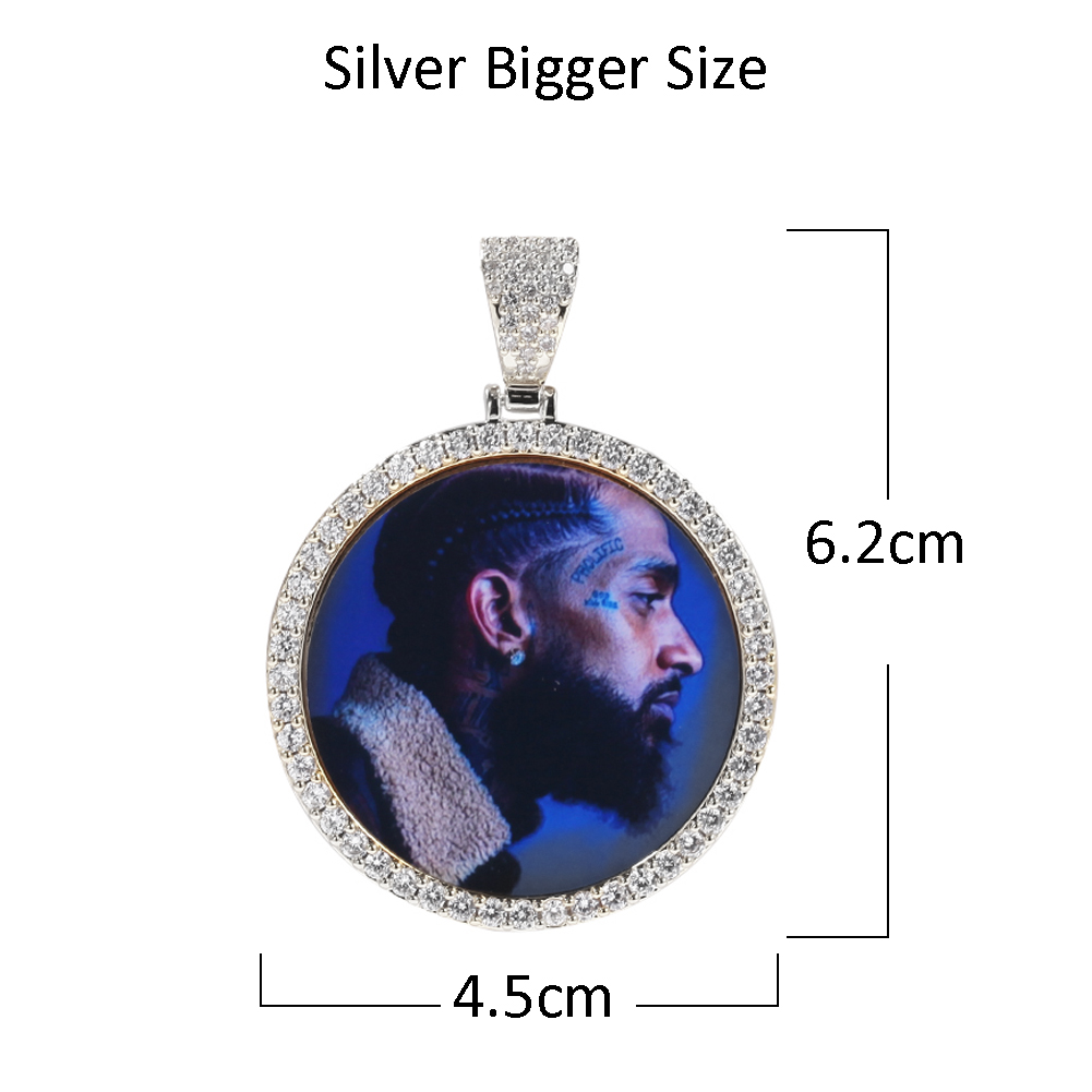 Plata, talla grande.