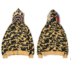 Sudadera con capucha unisex al por mayor con cremallera, diseño de tiburón y patchwork, estampado de camuflaje negro, chaqueta reversible de lana ecológica para uso casual y urbano. - Product Image 2