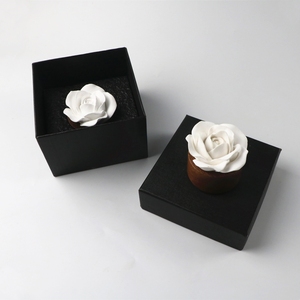 Ambientador de yeso aromático de flor rosa de cerámica perfumada a base de madera, difusor de aceite esencial de porcelana con fragancia para el hogar - Product Image 3