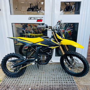 Motocicleta eléctrica todoterreno Surron Hyper Bee 5000W 50.4V con cuadro de aleación de aluminio forjado y batería de 25Ah - Product Image 2