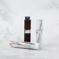 Flacon de parfum rechargeable de voyage portable à motif marbré 8 ml en aluminium, atomiseur de parfum à transfert d'eau avec boîte en papier