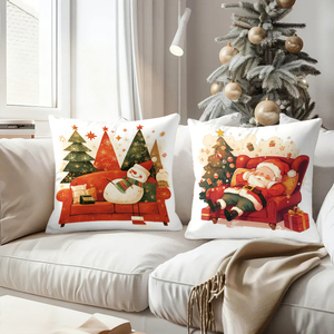 크리스마스 장식 쿠션은 산타와 순록 등의 축제 캐릭터가 그려져 있어 소파에 앉아 있는 사람이 보이는데, 휴일 트리와 선물들이 함께 있어요. - Product Image 4