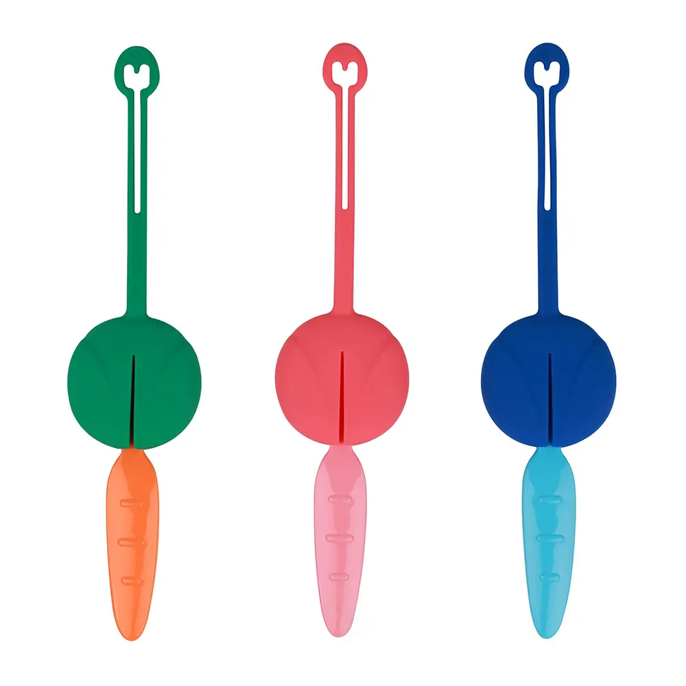 RTS Kawaii Carrot Design hard plastic cutlery set silicone handle Spoon And Fork