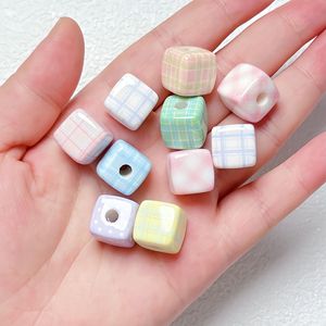 Acrílico impreso letras cuentas gran agujero diadema teléfono cadena llavero accesorios rojo rosa colores mezclados cuentas sueltas al por mayor - Product Image 1