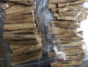 Bastoncini di Palo Santo Aromatici dal Perù con Logo Personalizzato | Bassa Quantità Minima d'Ordine | Legno Sacro Intagliato <span class=keywords><strong>a</strong></span> Mano per Purificazione Naturale - Product Image 3