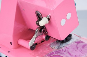 Mini machine à coudre surjeteuse domestique portable, point unique, pied entraîneur pour surjeter les articles tricotés, facile à utiliser - Product Image 6