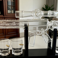 Coffret de Carafe à Whisky en Verre Borosilicate en Forme de Fusil Tactique AR-15 Classique et Créatif, Détails de Lunette, 4 Verres Balle, Support Noir