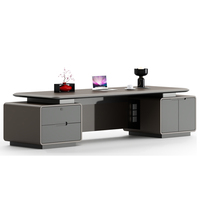 Scrivania Direzionale di Alta Gamma, Arredamento per Ufficio in Stile Italiano Minimalista, Scrivania per Manager con Mobile Laterale