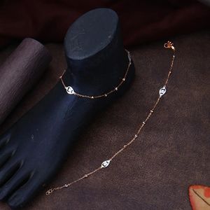 Chaîne de cheville élégante en forme de cœur, bijou de mode délicat, chaîne de cheville stylée, bijou de pied raffiné, accessoire cadeau romantique - Product Image 2